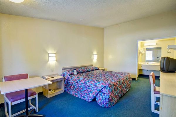 MOTEL 6 PINEHURST - ABERDEEN NC (Aberdeen)